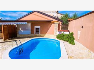House Cancin Porec, Size 85.00 m2, Accommodation with pool, Airline distance to town centre 700 m