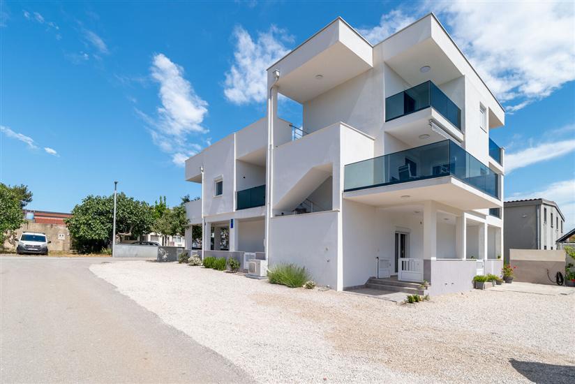 Apartments Ivica
