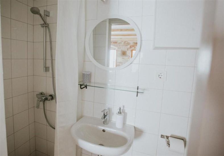 Room S1, for 2 persons
