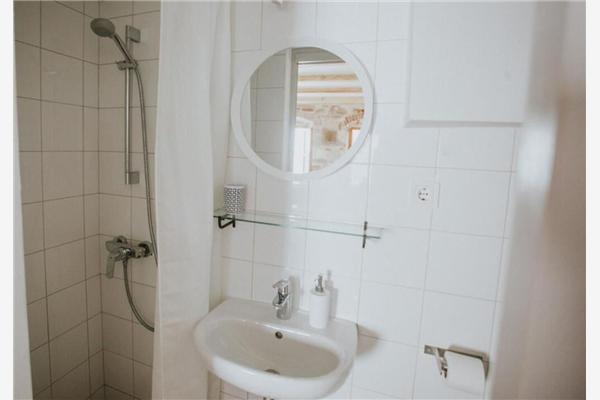 Room S1, for 2 persons
