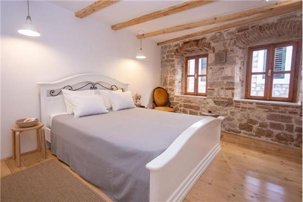 Room S1, for 2 persons