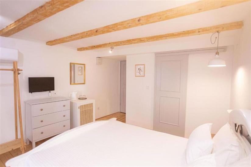 Room S1, for 2 persons