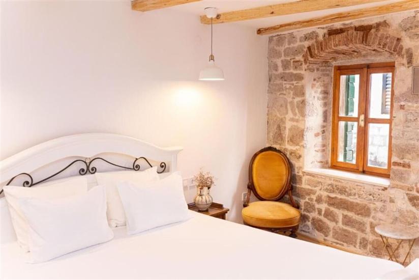 Room S1, for 2 persons