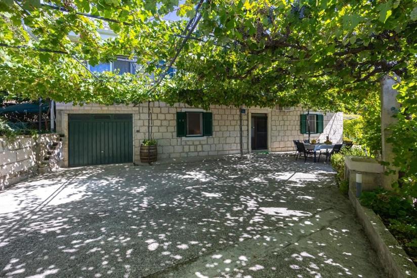 Apartment Family House Mislav