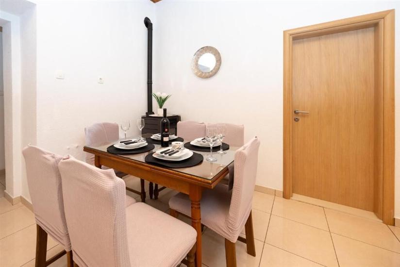 Apartment A1, for 6 persons