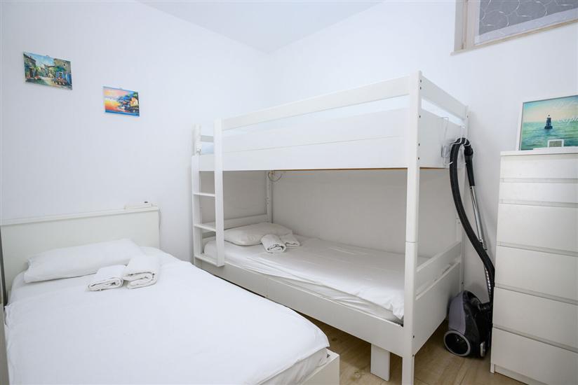 Apartment A1, for 5 persons
