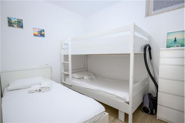 Apartment A1, for 5 persons