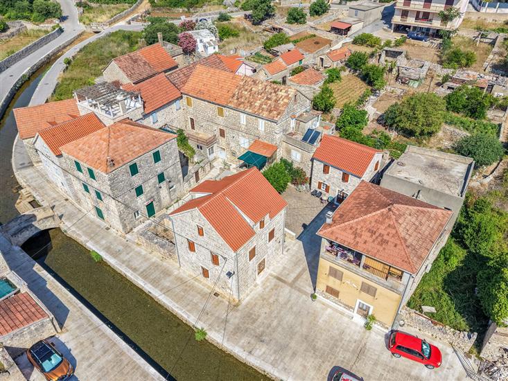 House Tia