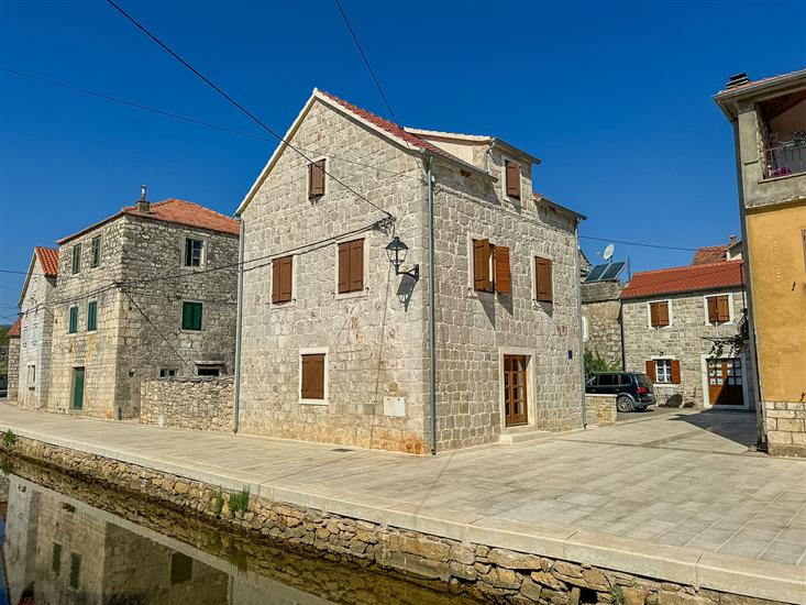 House Tia