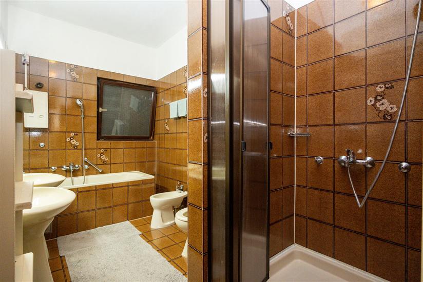 Apartment A1, for 5 persons