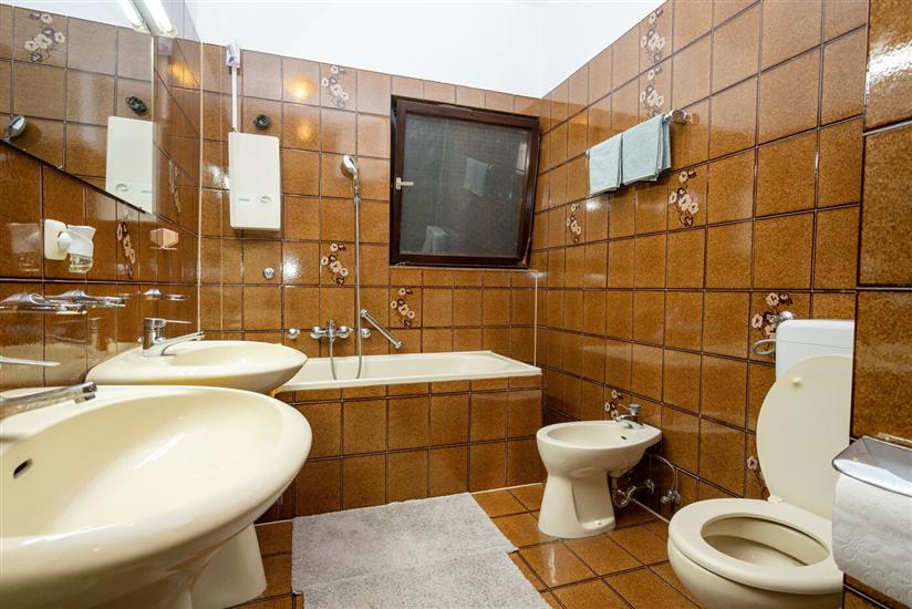 Apartment A1, for 5 persons