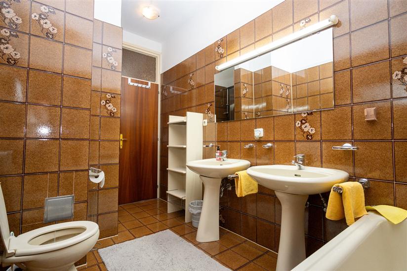 Apartment A1, for 5 persons