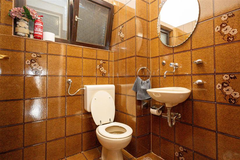 Apartment A1, for 5 persons