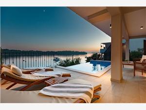 Villa Beachfront Holiday Villa Karbuni South Dalmatian islands, Size 95.00 m2, Airline distance to the sea 5 m