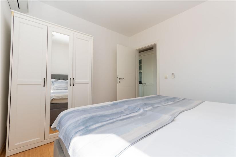 Apartment A1, for 5 persons