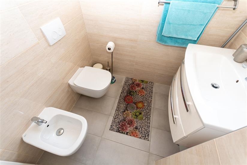 Apartment A1, for 5 persons