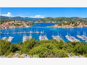 Apartments Karleusa Rogoznica, Size 60.00 m2, Airline distance to the sea 200 m, Airline distance to town centre 500 m