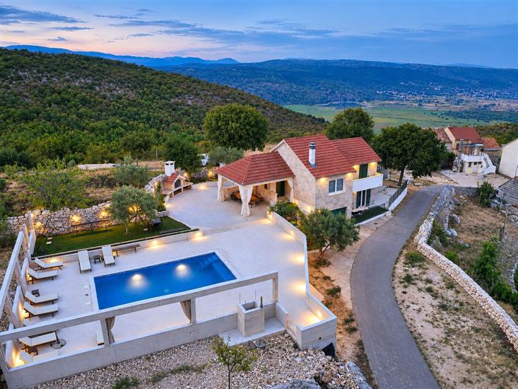 House Quattro