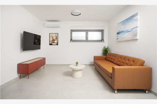 House K1, for 11 persons