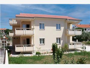Apartments KarolinaS Novalja - island Pag, Size 36.00 m2, Airline distance to the sea 100 m, Airline distance to town centre 300 m