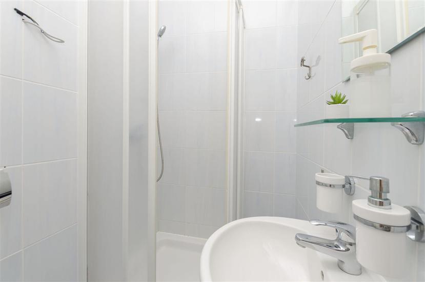 Apartment A2, for 7 persons