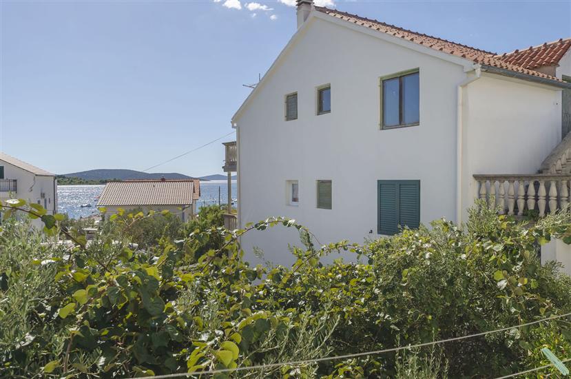 Apartment A2, for 7 persons