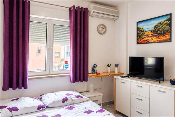 Room S1, for 2 persons