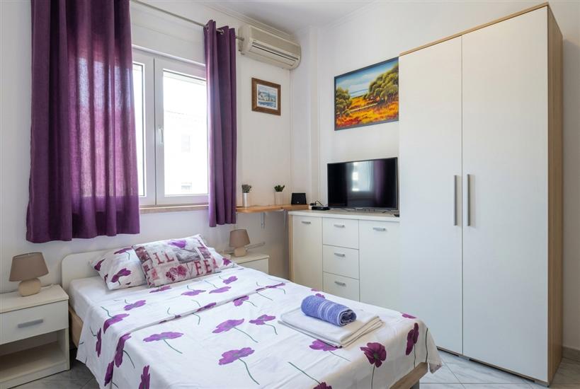 Room S1, for 2 persons