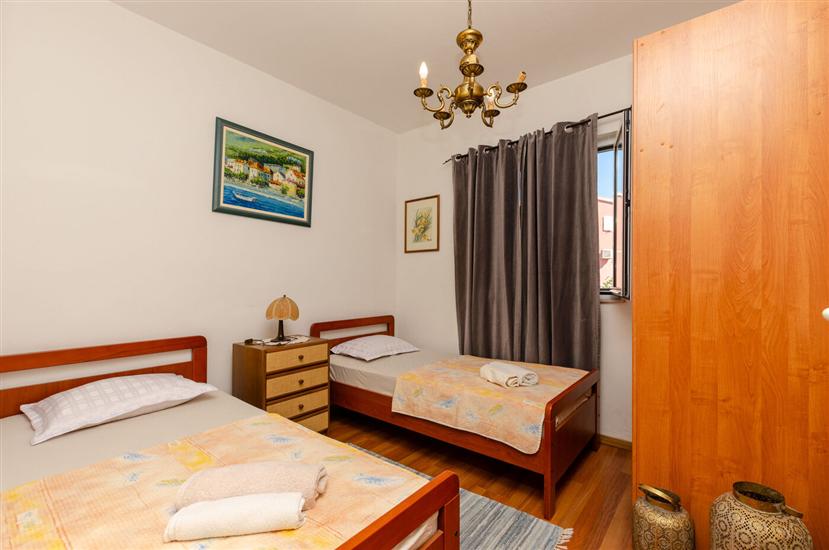 Apartment A2, for 7 persons