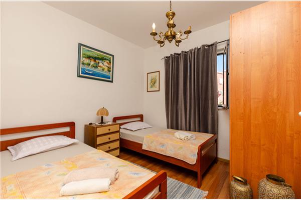 Apartment A2, for 7 persons