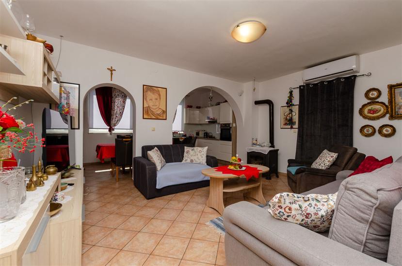 Apartment A2, for 7 persons