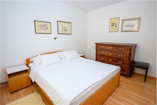 Apartment A1, for 5 persons