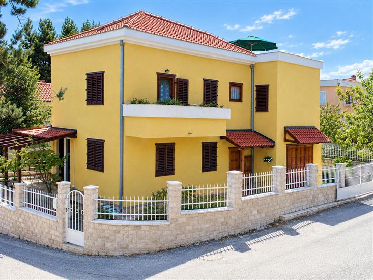 Apartment Mana