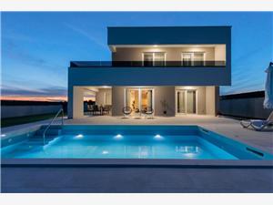 Vila Marea with private pool Vrsi (Zadar), Kvadratura 120,00 m2, Smještaj s bazenom