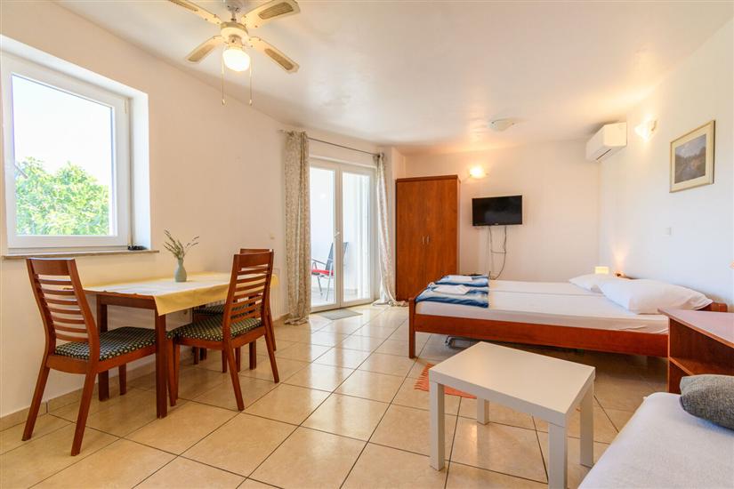 Apartment A4, for 3 persons