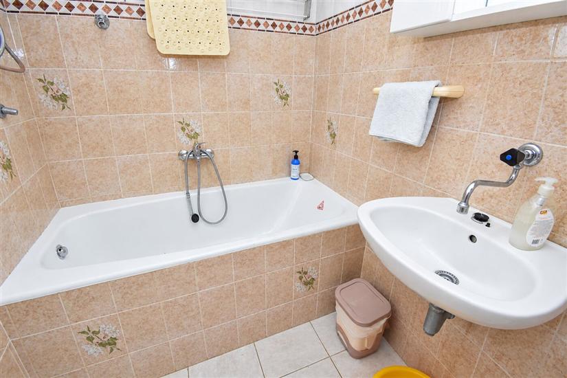 Apartment A1, for 5 persons