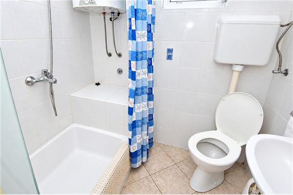 Apartment A2, for 5 persons