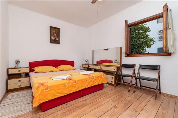 Apartment A1, for 5 persons