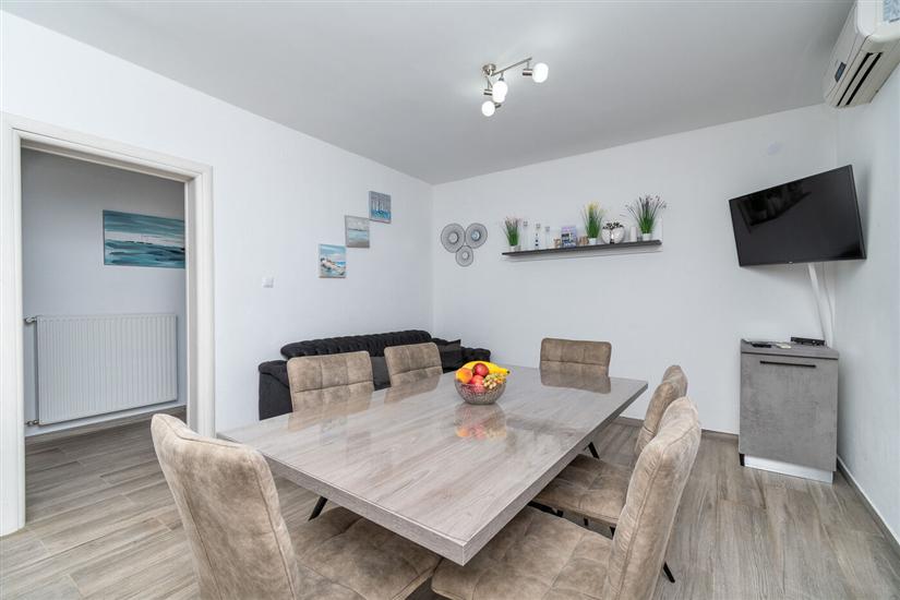 Apartment A1, for 7 persons