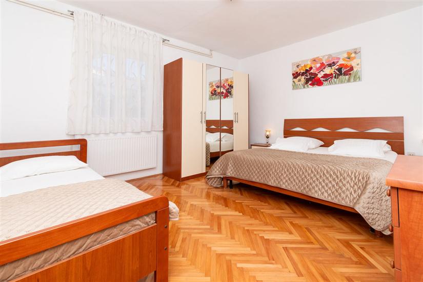 Apartment A1, for 7 persons