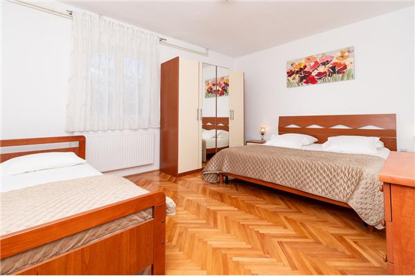 Apartment A1, for 7 persons