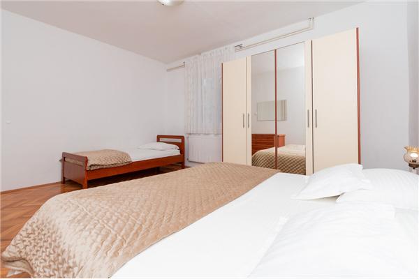Apartment A1, for 7 persons