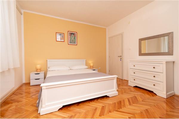 Apartment A1, for 7 persons