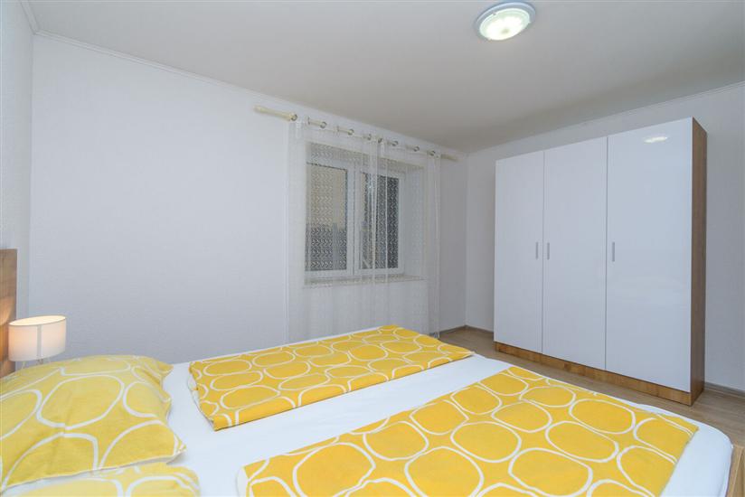 Apartment A1, for 5 persons