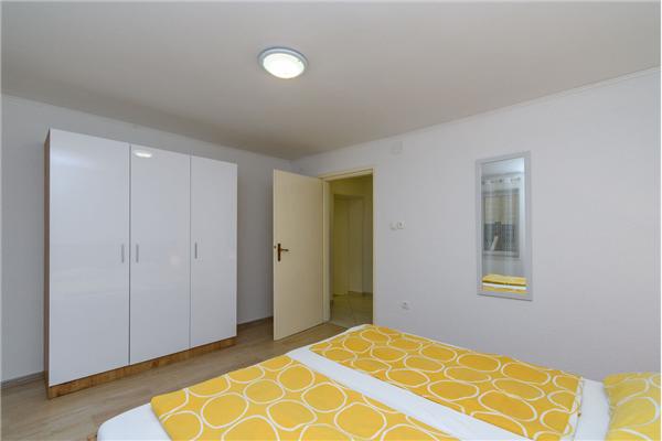 Apartment A1, for 5 persons