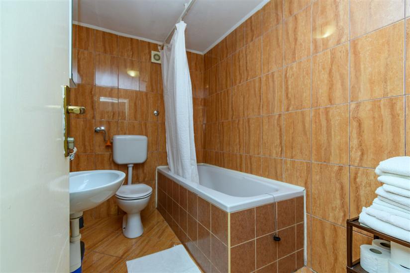 Apartment A1, for 5 persons