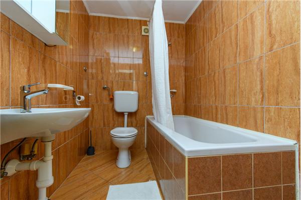 Apartment A1, for 5 persons