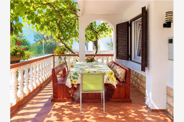 Apartment A1, for 5 persons