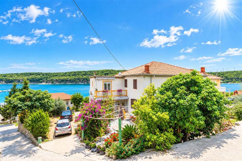 Apartments Ivi