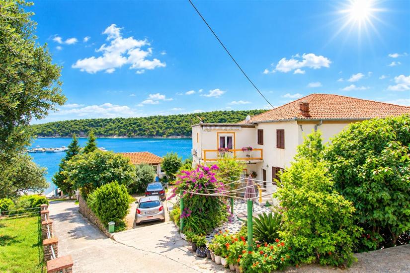 Apartments Ivi